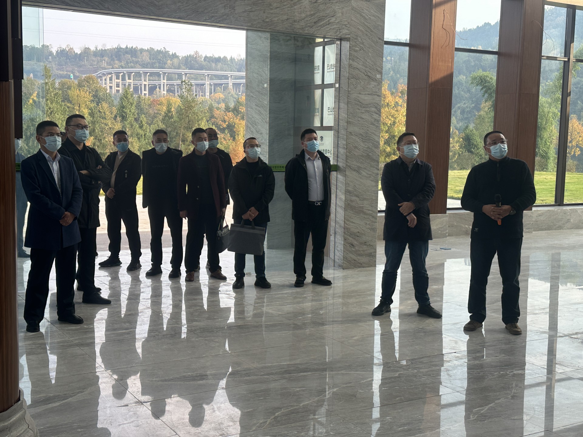 四川江口醇酒業（集團）有限公司董事長陳林才一行蒞臨巴山牧業考察學習