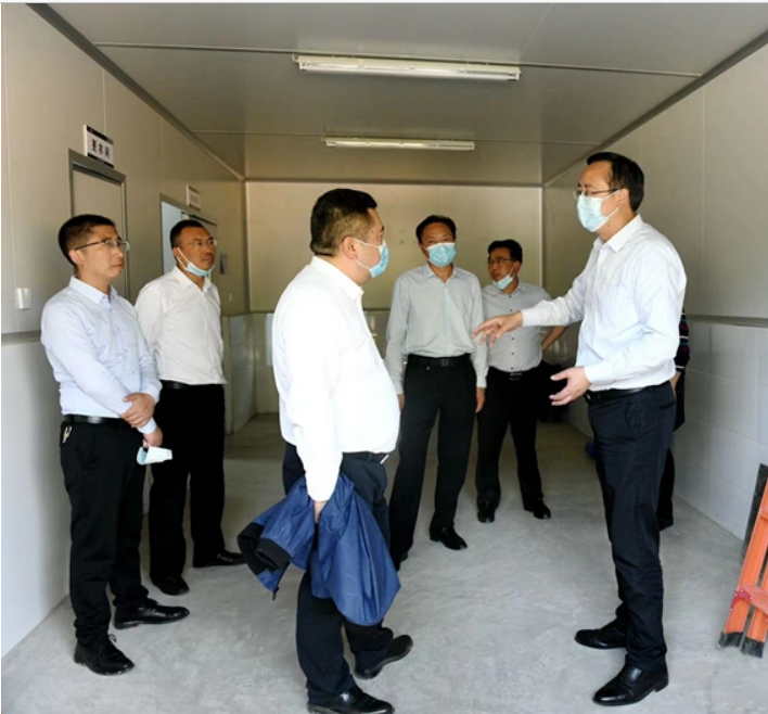 4月22日，縣委副書記、縣長譚青松到我公司督導肉制品產業發展